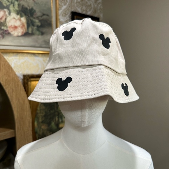 Disney cream Bucket Hat with Black Mickey Mouse Icons - Picture 1 of 2